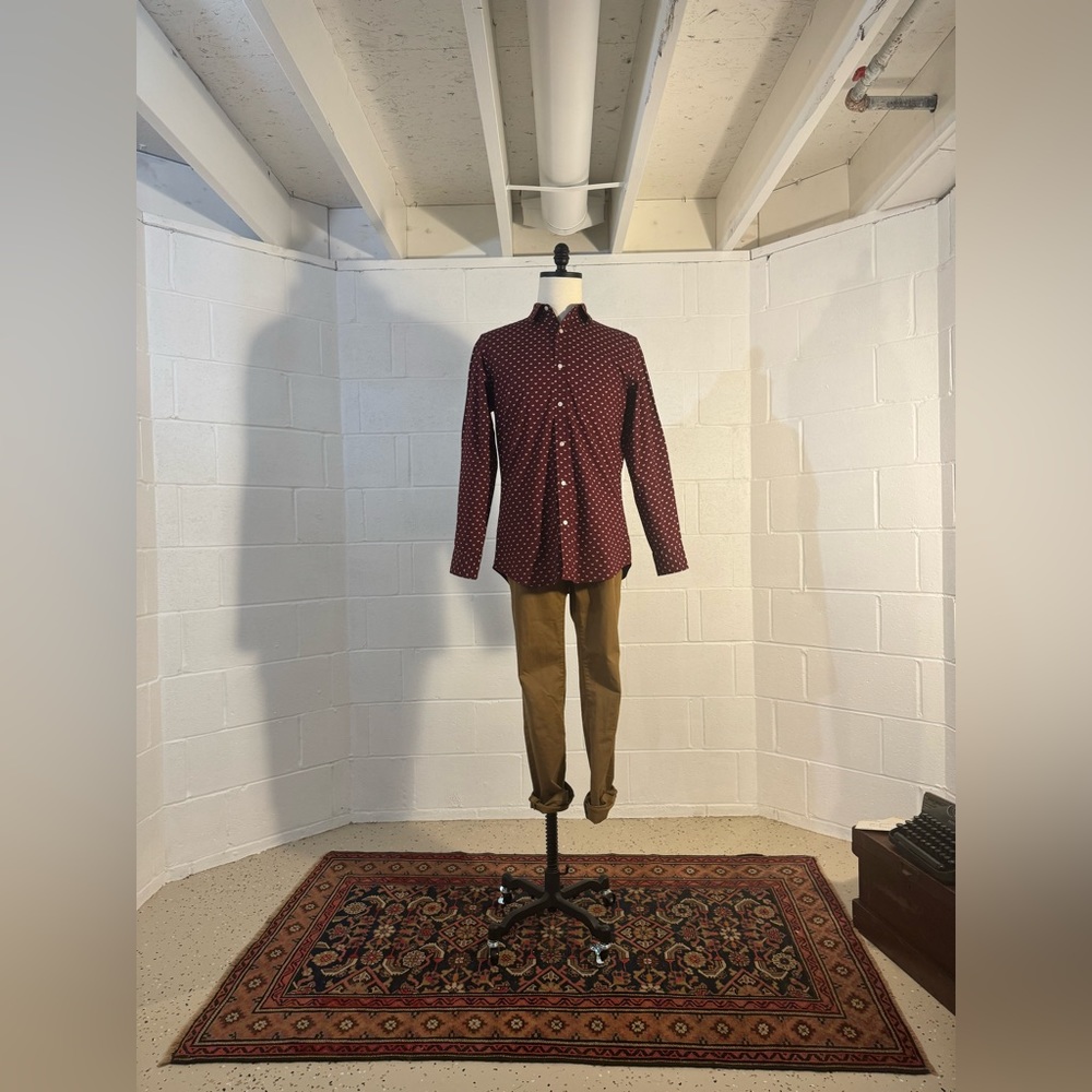 Medium Banana Republic Factory Stretch Soft Wash Slim Fit Button Down in Maroon